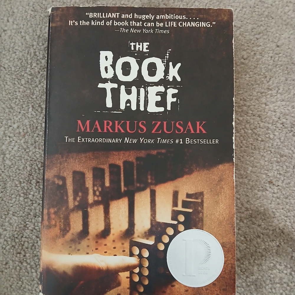 🤯2/$15 The Book Thief by Markus Zusak Paperback Book